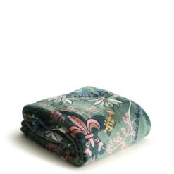 Vera Bradley Plush Throw Blanket : Disney Princesses 5 Vera Bradley Plush Throw Blanket : Disney Princesses -Occasionally Yours 5152521103 V1