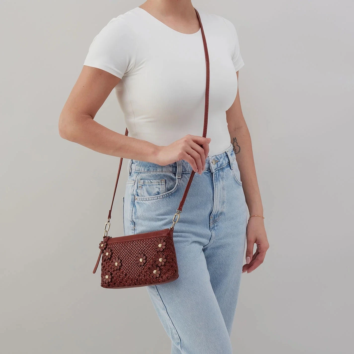 Darcy Crossbody Darcy Crossbody -Occasionally Yours hobo darcy crossbody woven leather chesnut 3